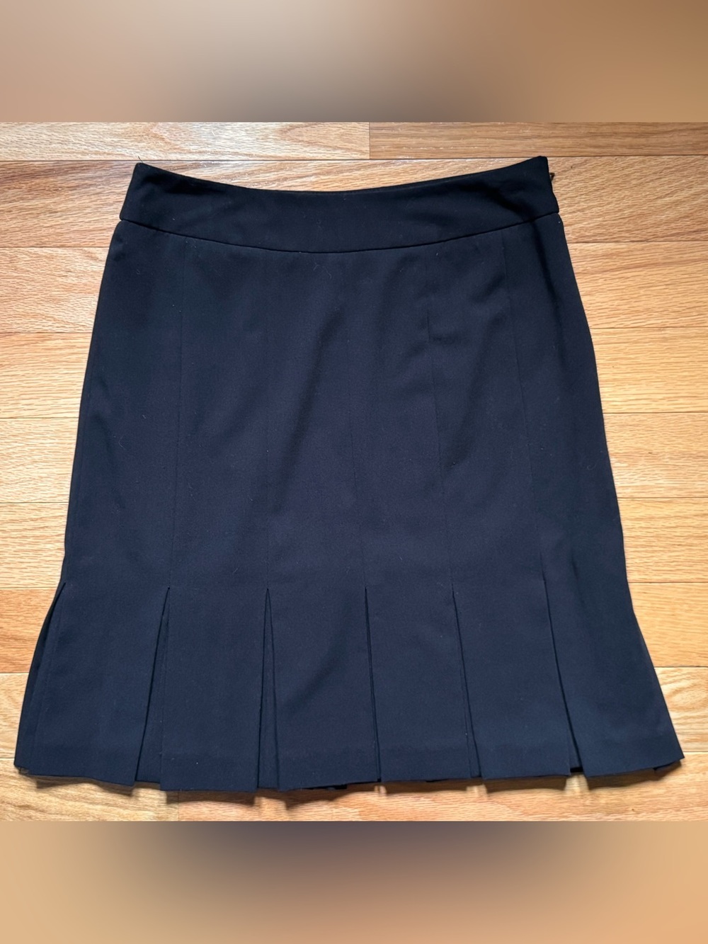 Bandolino Stretch Black Pleated Midi Skirt, Size 4